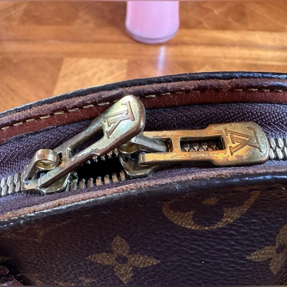 Louis Vuitton Ellipse PM Monogram Vintage Handbag